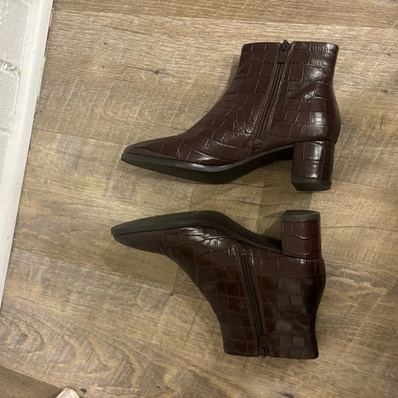 Via Spiga Sahira brown croc embossed booties - Picture 5 of 9